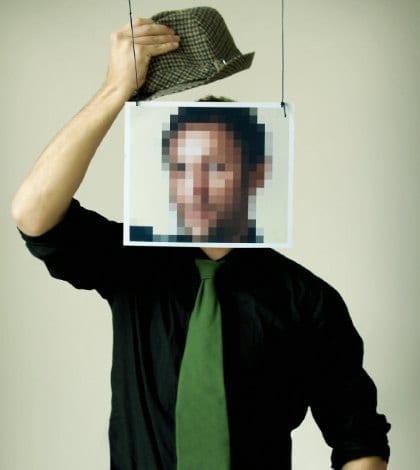 iStock_000015793359 SCAMMER SALUTE 420 iStock_000015793359 SCAMMER SALUTE 420