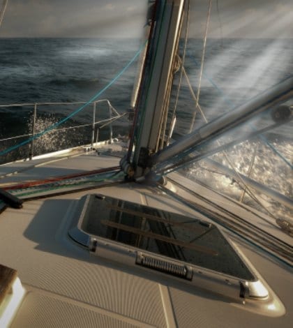 iStock_000016801367 SAILING INTO STORM 420 tk2 iStock_000016801367 SAILING INTO STORM 420 tk2