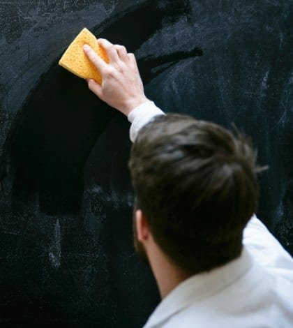 iStock_000035738322 ERASING BLKBRD 420l iStock_000035738322 ERASING BLKBRD 420l
