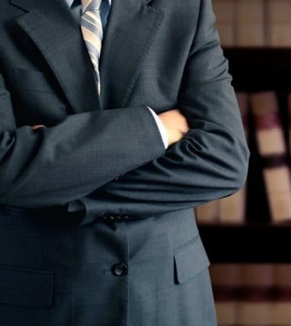 SUIT ARMS CROSSED 000015020806 420 COO