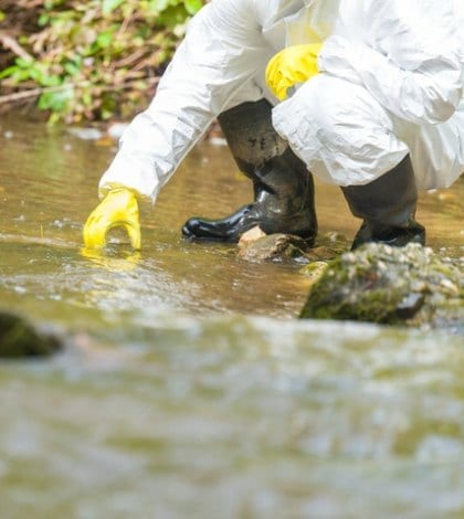 river-pollution-environment-water-607653484-420 river-pollution-environment-water-607653484-420