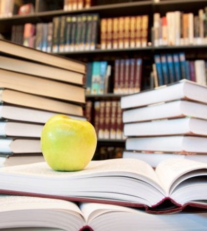 Many books in library - horizontal Many books in library - horizontal