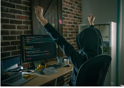 back-view-photo-of-professional-female-hacker-picture-id1015143300(1) back-view-photo-of-professional-female-hacker-picture-id1015143300(1)