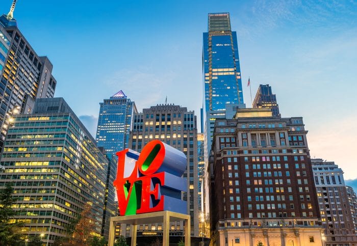 Love sculpture in downtown Philadelphia USA The landmark reproduction of Robert Indiana's Love sculpture located on John F. Kennedy Plaza in downtown Philadelphia, Pennsylvania, USA.