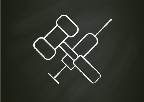 Vaccination law chalk icon. Stop mandatory vaccination. Judge gavel and syringe. Legal requirements of vaccine development. Pandemic fight, covid19 vaccine. Isolated vector illustration on chalkboard