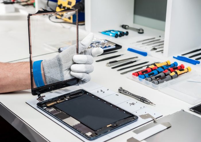 technician-repairing-tablet-picture-id472382248 technician-repairing-tablet-picture-id472382248