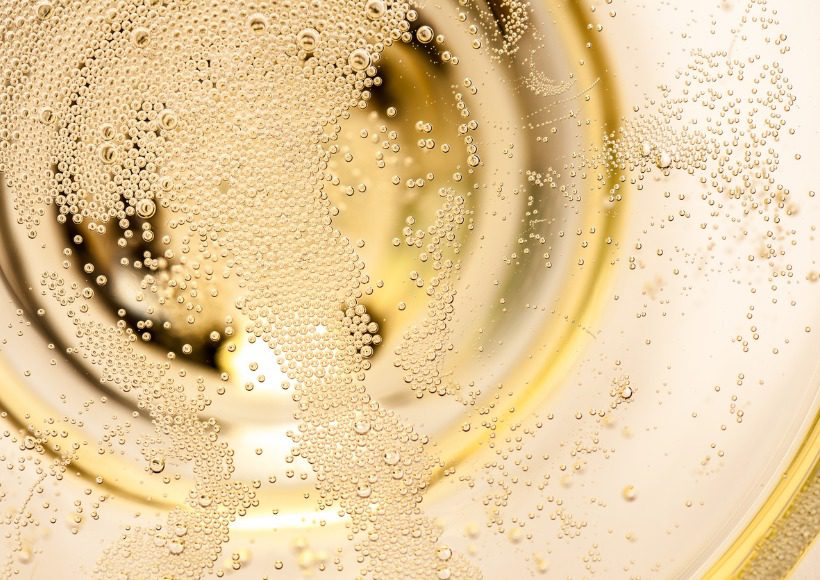 many-tiny-bubbles-in-a-champagne-glass-picture-id914784696