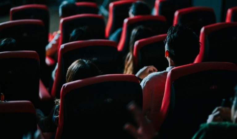 rear-view-group-of-audience-watching-movie-in-cinema-picture-id1334590638 rear-view-group-of-audience-watching-movie-in-cinema-picture-id1334590638