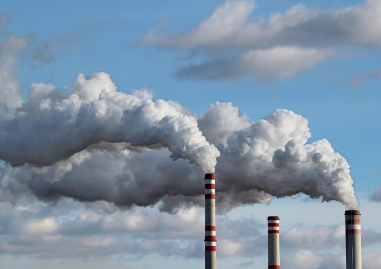 detail-of-white-smoke-polluted-sky-picture-id167231386 detail-of-white-smoke-polluted-sky-picture-id167231386