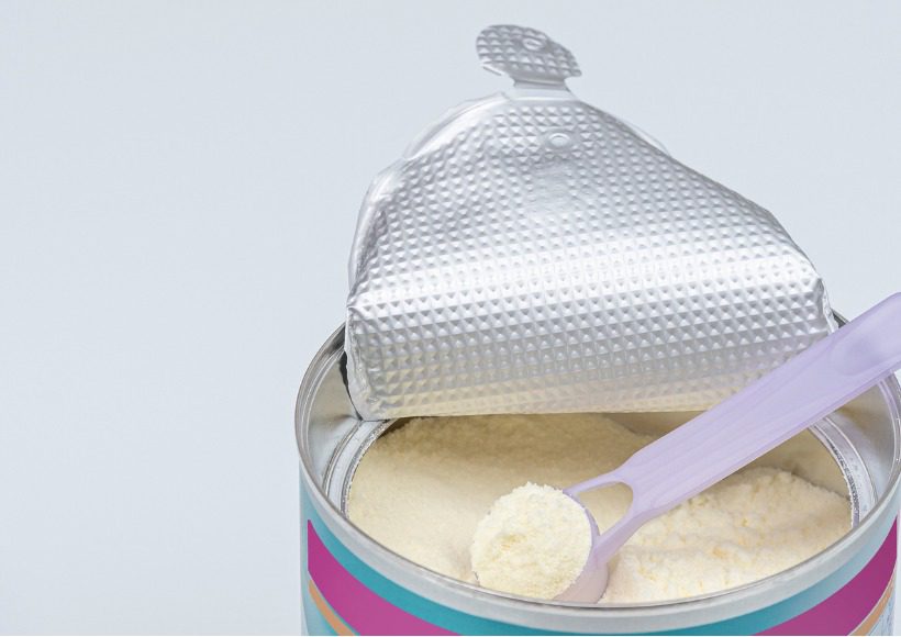 infant-formula-in-spoon-high-angle-view-of-baby-formula-and-spoon-in-picture-id1300836640