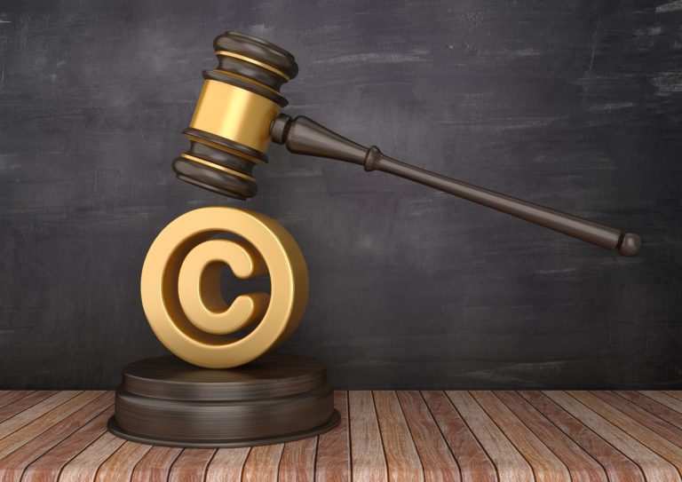 gavel-with-copyright-symbol-on-chalkboard-background-3d-rendering-picture-id1150933789