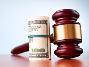 gavel and dollars, litigation finance concept